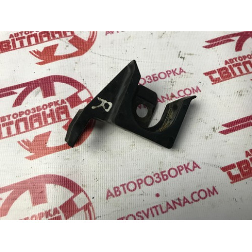 Кронштейн датчика ABS передній правий Partner / Berlingo 2008- 9657382680
